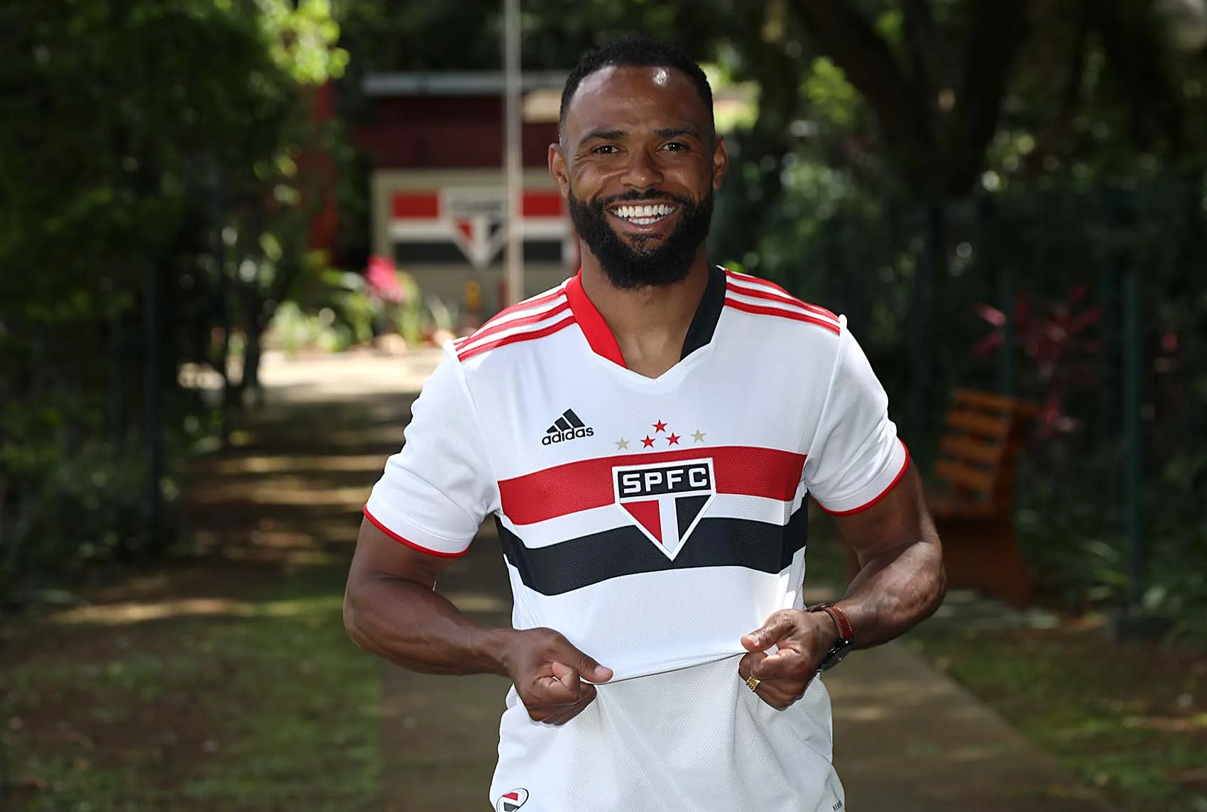 São Paulo confirma acerto com meia William; Muricy volta e acompanha treino