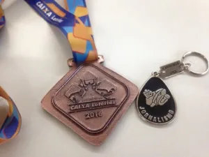 O Louca por Esportes ainda ganhou essa linda medalha do Marcos Barcellos. Homenagem maravilhosa! 