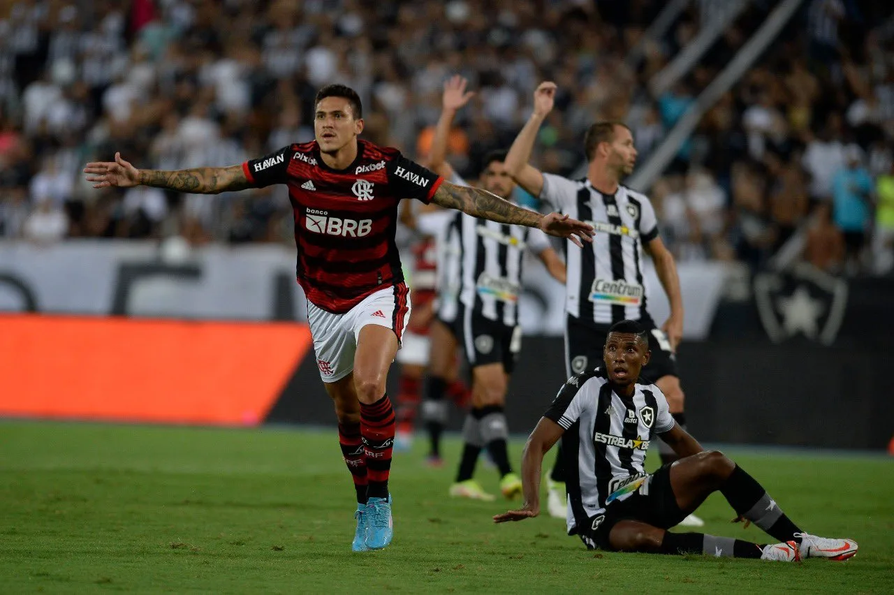 Paulo Sousa vence 1º clássico, Flamengo supera Botafogo e encosta no Fluminense