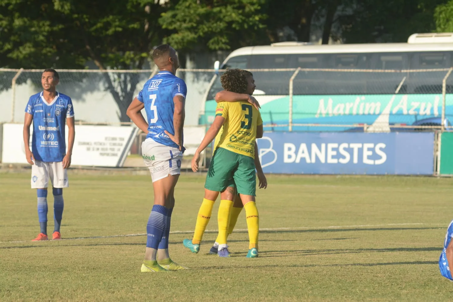 Com protesto da arbitragem, Nova Venécia vence o Vitória e fica próximo da final do Capixabão