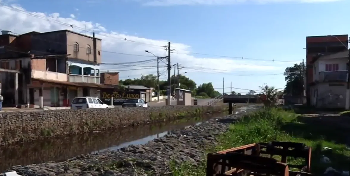 Adolescente de 13 anos é baleado na perna enquanto brincava na rua em Vila Velha