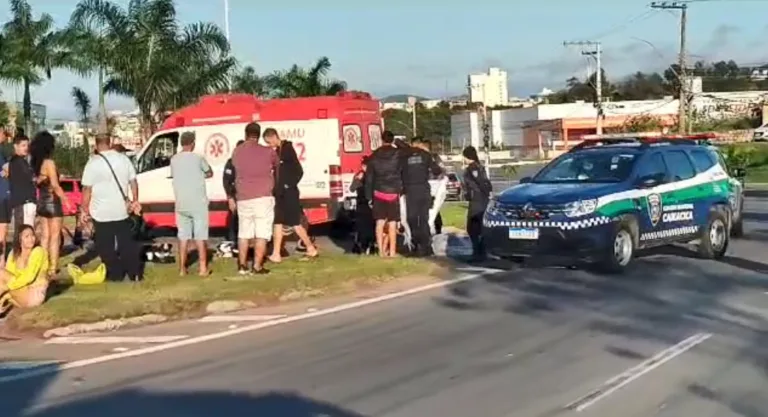 Motociclista morre após colidir com caminhão no trevo de Alto Lage, em Cariacica