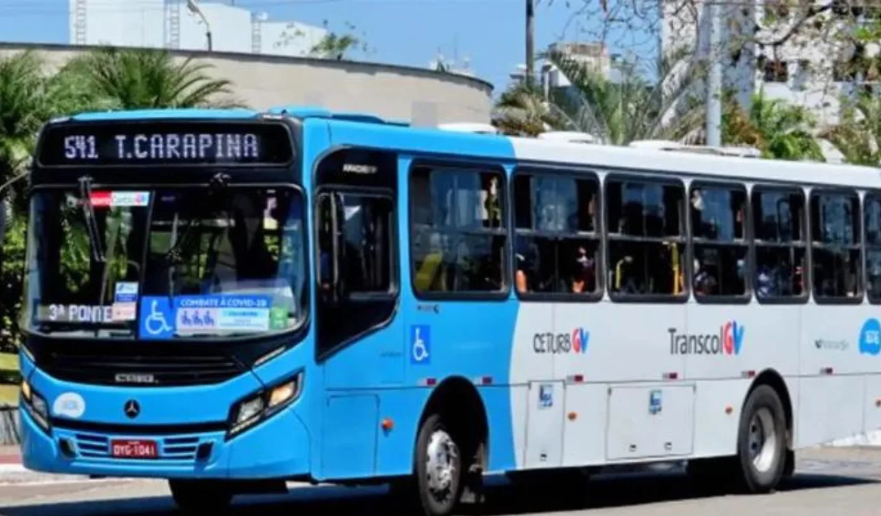 Trio é preso após assaltar passageiros de ônibus do Transcol