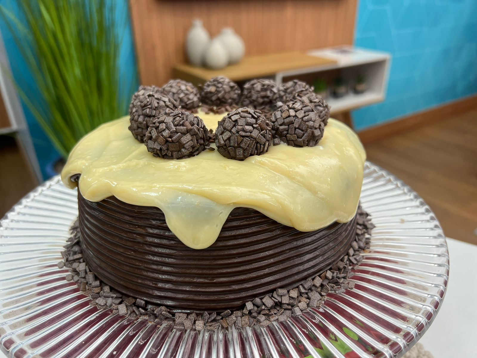 Aprenda a fazer um bolo de brigadeiro super fácil!