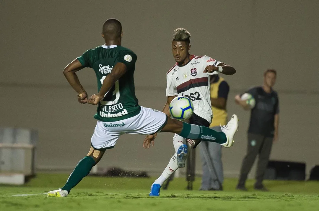 Após empate, atacante Gabriel minimiza bate-boca com Arão no Flamengo