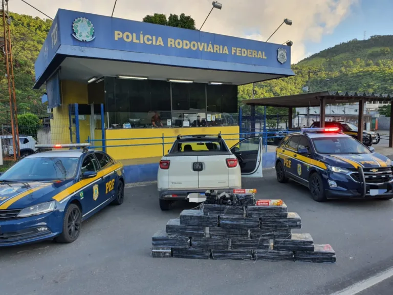 Polícia Rodoviária Federal apreende mais de 300kg de maconha em Viana