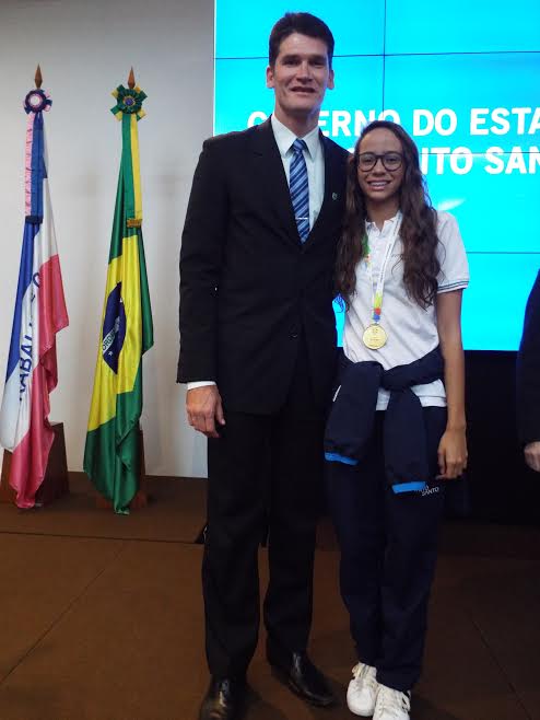 Capixaba aluna do Colégio Americano é destaque nos Jogos Escolares da Juventude e participa de homenagem no Palácio Anchieta