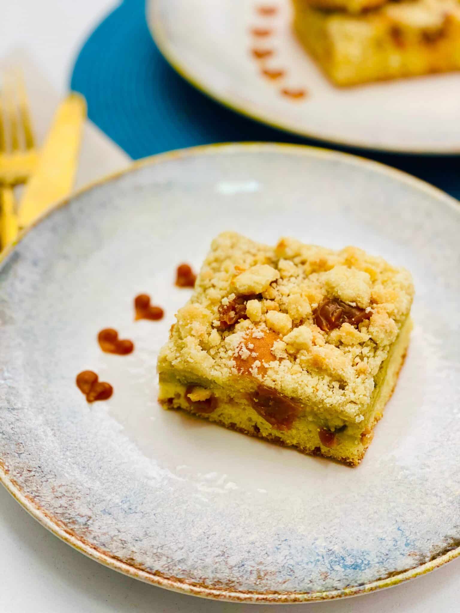 Como fazer cuca de banana com doce de leite