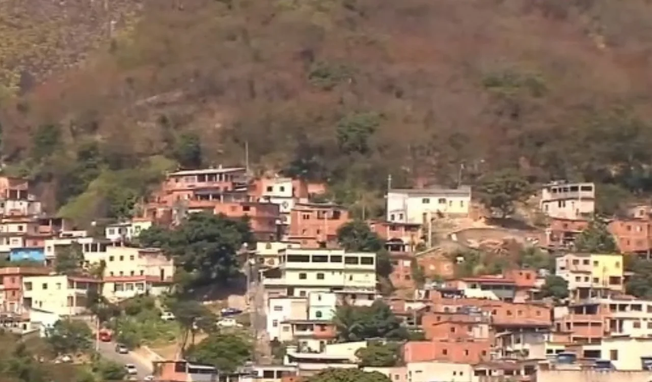 Tiroteios no Morro do Macaco deixam um morto e um baleado