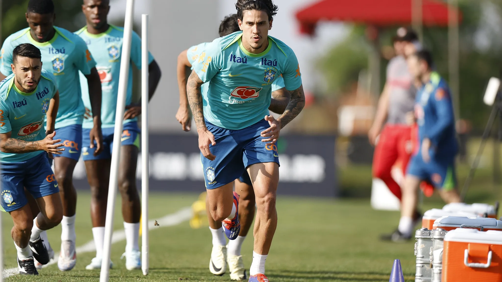 Pedro rompe ligamento do joelho em treino da Seleção Brasileira