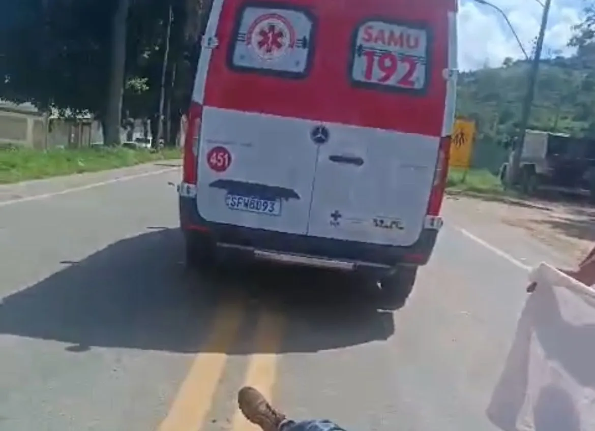 VÍDEO | Motorista foge após atropelar motociclista em Guaçuí