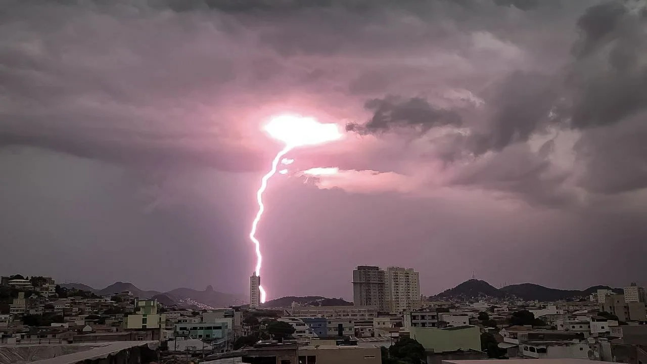 ES pode virar o Estado com maior número de raios do Brasil, diz Inpe