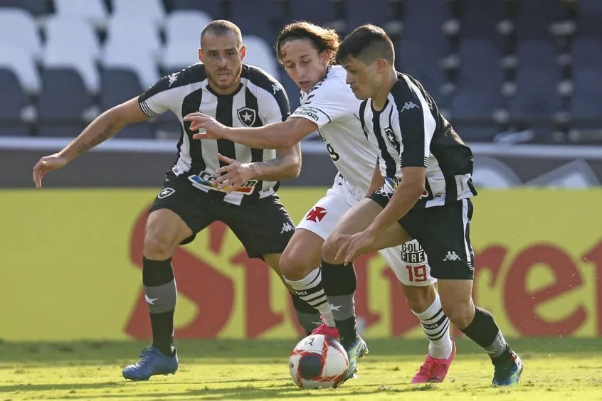 Vasco e Botafogo, 'patinhos feios' do Carioca, lutam pela liderança no Maranhão