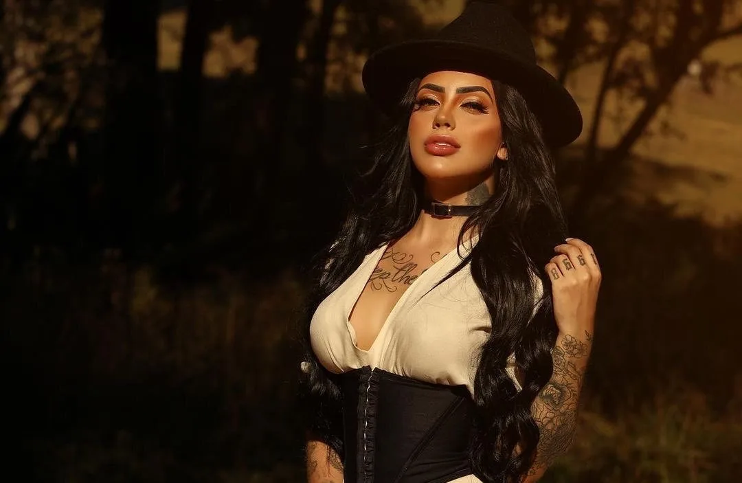 Mesmo após divórcio, Mc Mirella divulga novo clipe ao lado de Dynho Alves