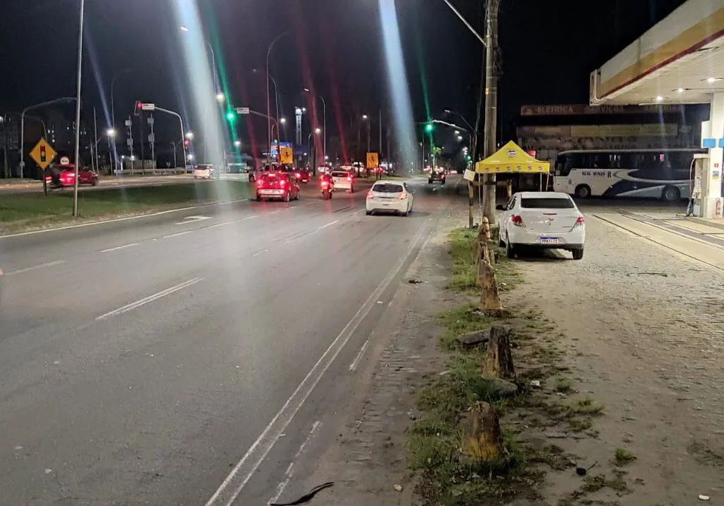 Motociclista é baleado na BR-101 na Serra