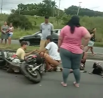 Pedestre é atropelado por motociclista na BR 101 em Cariacica