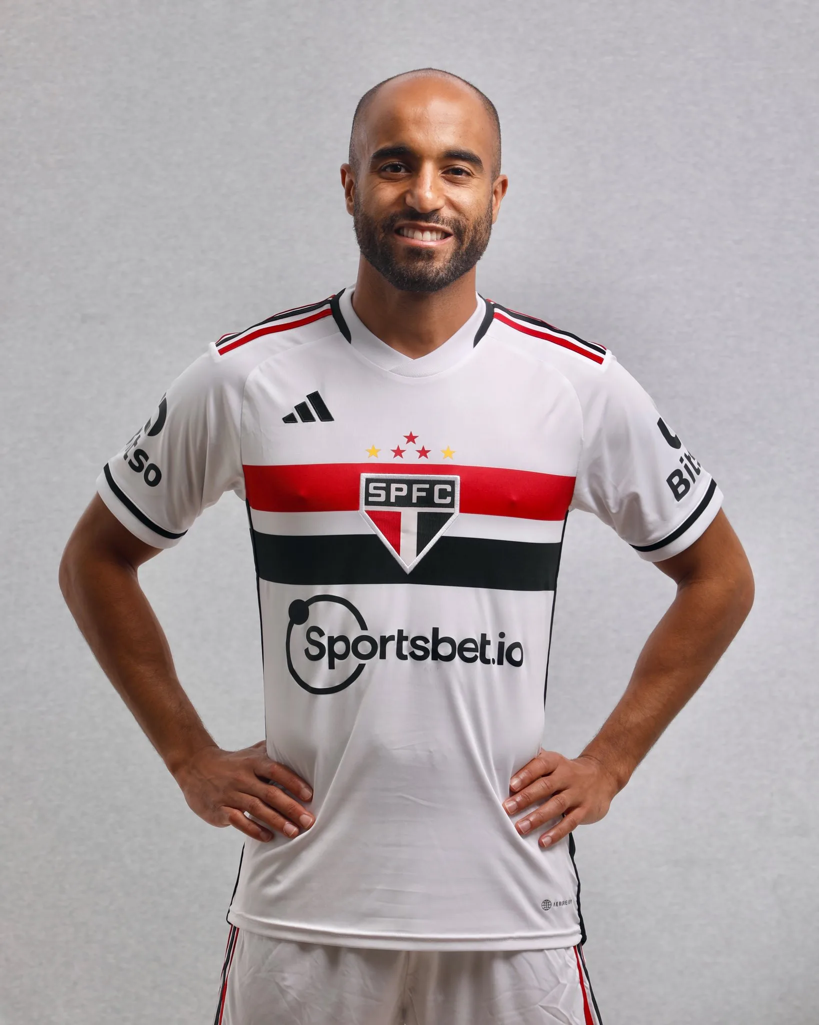 Lucas Moura é anunciado pelo São Paulo e retorna ao clube após 11 anos