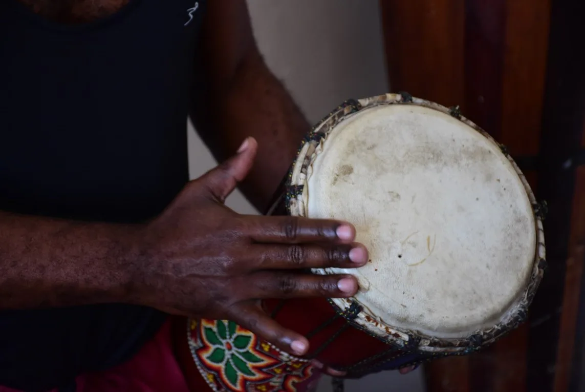 Projeto abre inscrições para aulas online de dança afro-brasileira. Saiba como participar!