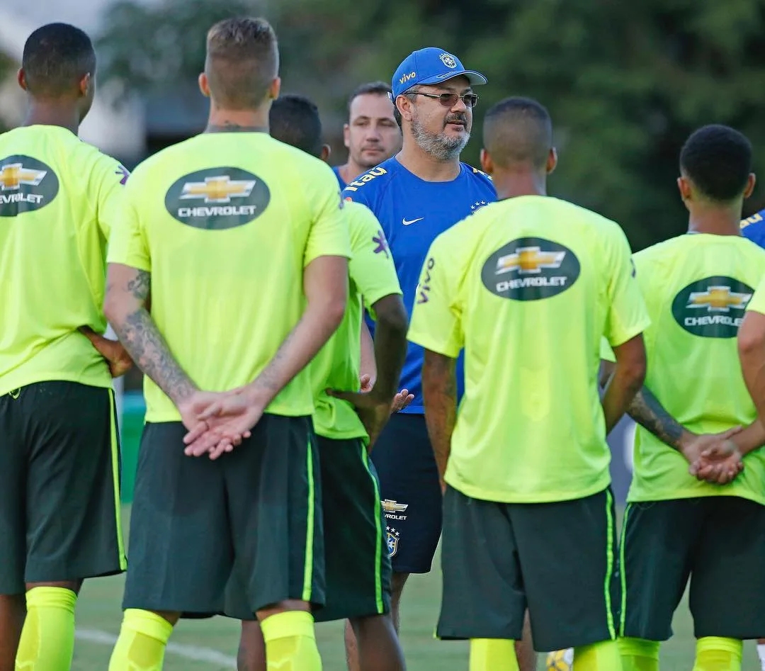 Micale promete time ofensivo e pode até escalar seleção olímpica sem volante