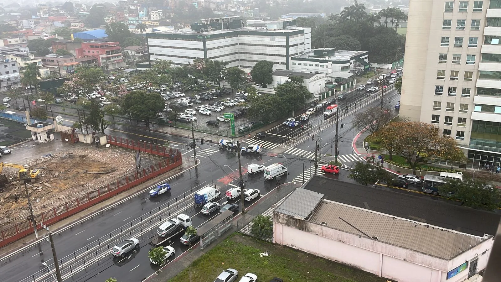 Trecho da Leitão da Silva é interditado após tiroteio e morte