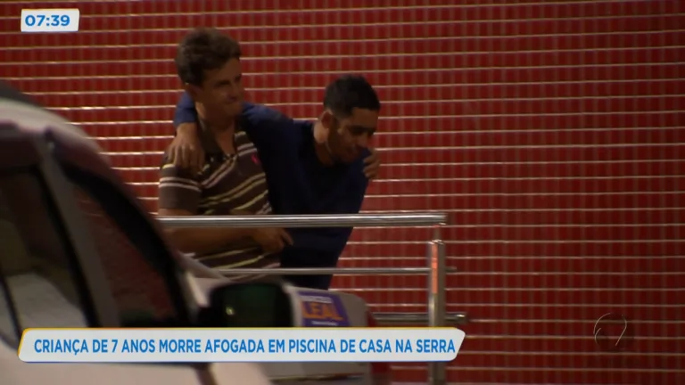Criança de 7 anos morre afogada em piscina de casa na Serra