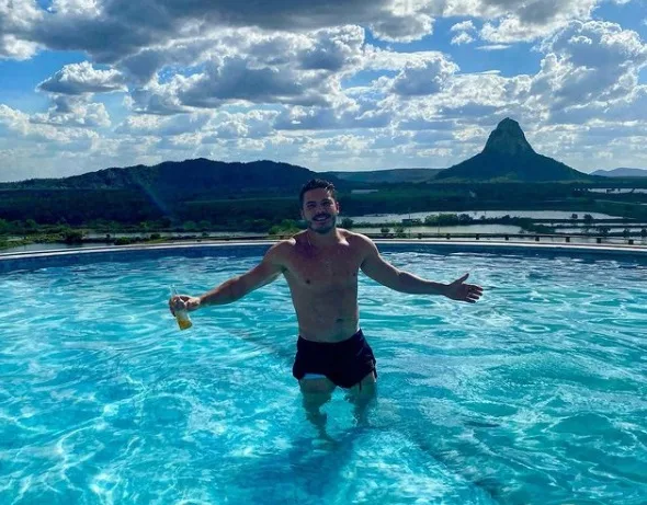 Wesley Safadão perde 10 kg durante isolamento e aparece com físico 'gostosão' nas redes sociais