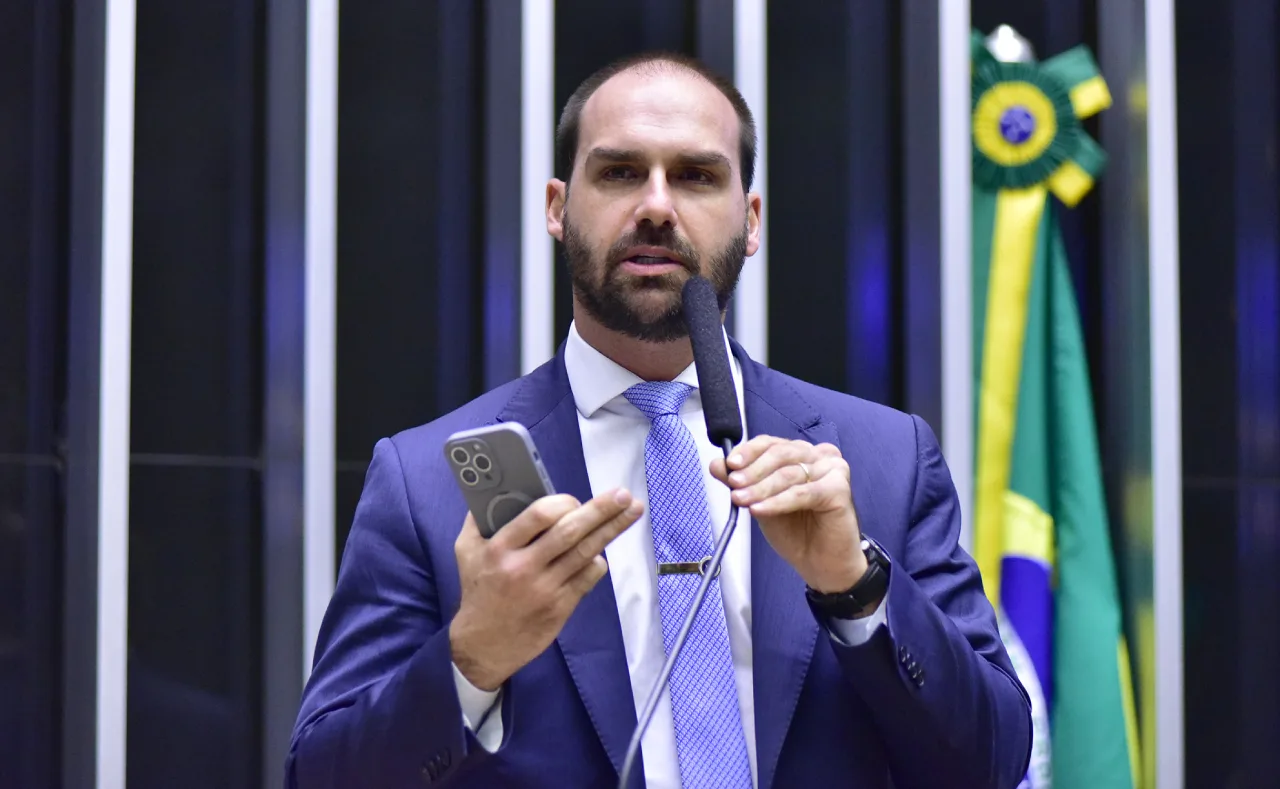 Eduardo Bolsonaro tem prazo do STF para explicar declaração