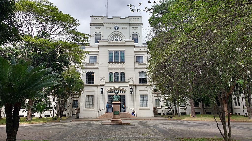 Aluna de Medicina é investigada por desviar quase R$ 1 milhão de formatura da turma