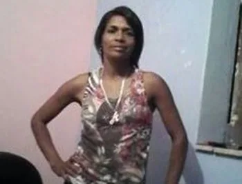 Mulher é morta dentro de casa e criança de 7 anos é baleada em Cachoeiro