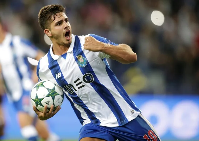 Milan se reforça com o português André Silva por R$ 140 milhões