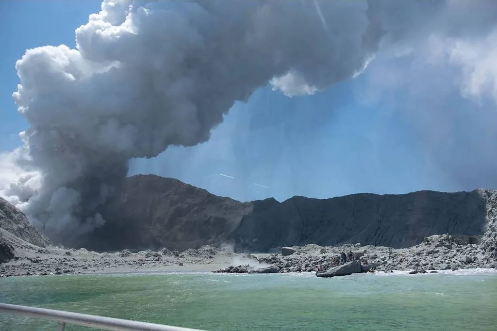 Atividade do vulcão Whakaari paralisa buscas na Nova Zelândia