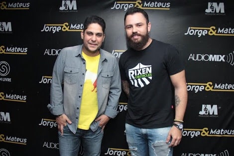 Jorge e Mateus agitam festival com mais de 15 mil pessoas