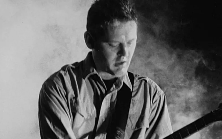 Angelo Bruschini, guitarrista do Massive Attack, morre aos 62 anos