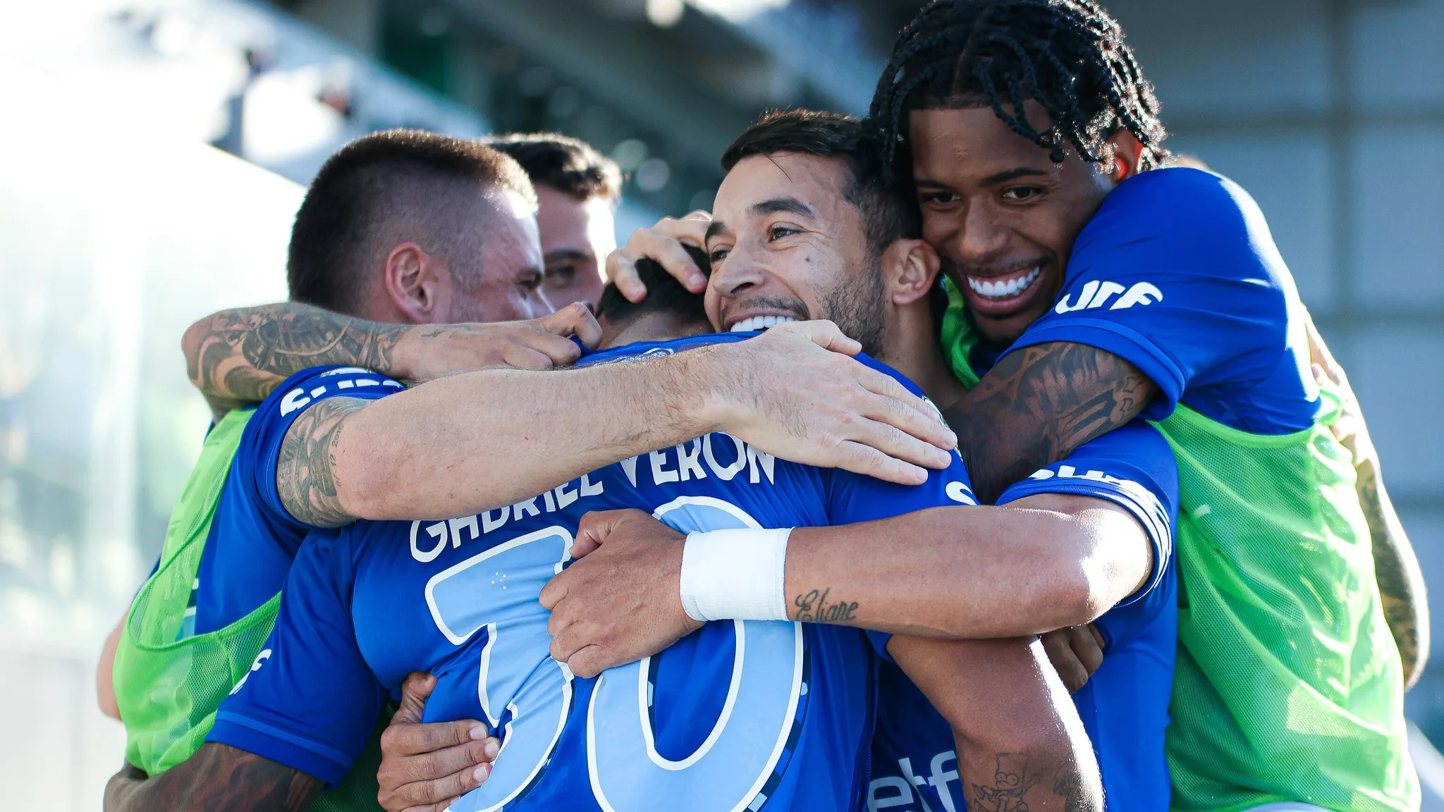 Na estreia de Cássio, Cruzeiro vence e encosta nos líderes do Brasileirão