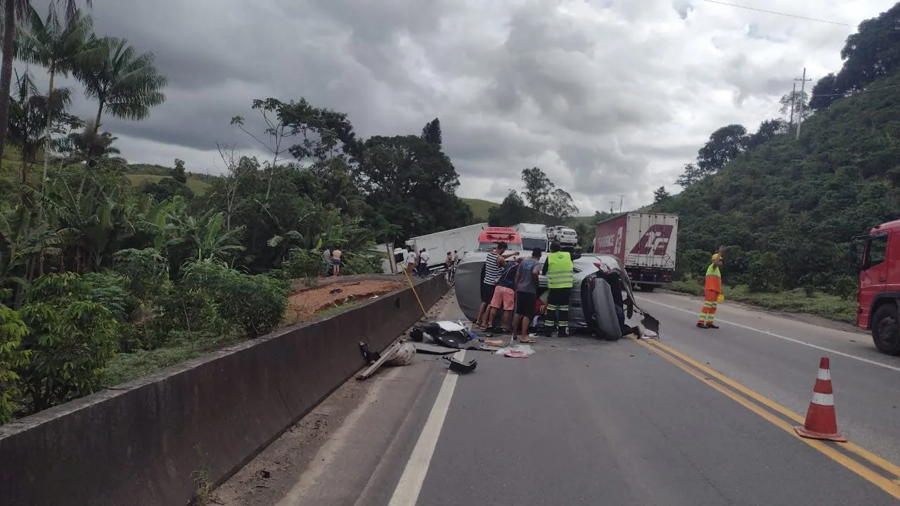 Grave acidente na BR-101 deixa dois mortos em Rio Novo do Sul