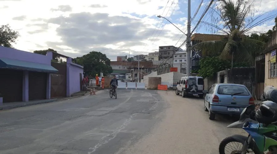 Trânsito na Avenida Jerônimo Monteiro é interditado em Vila Velha. Veja desvios