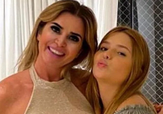 Mãe de Viih Tube exibe corpão e faz procedimento para empinar bumbum