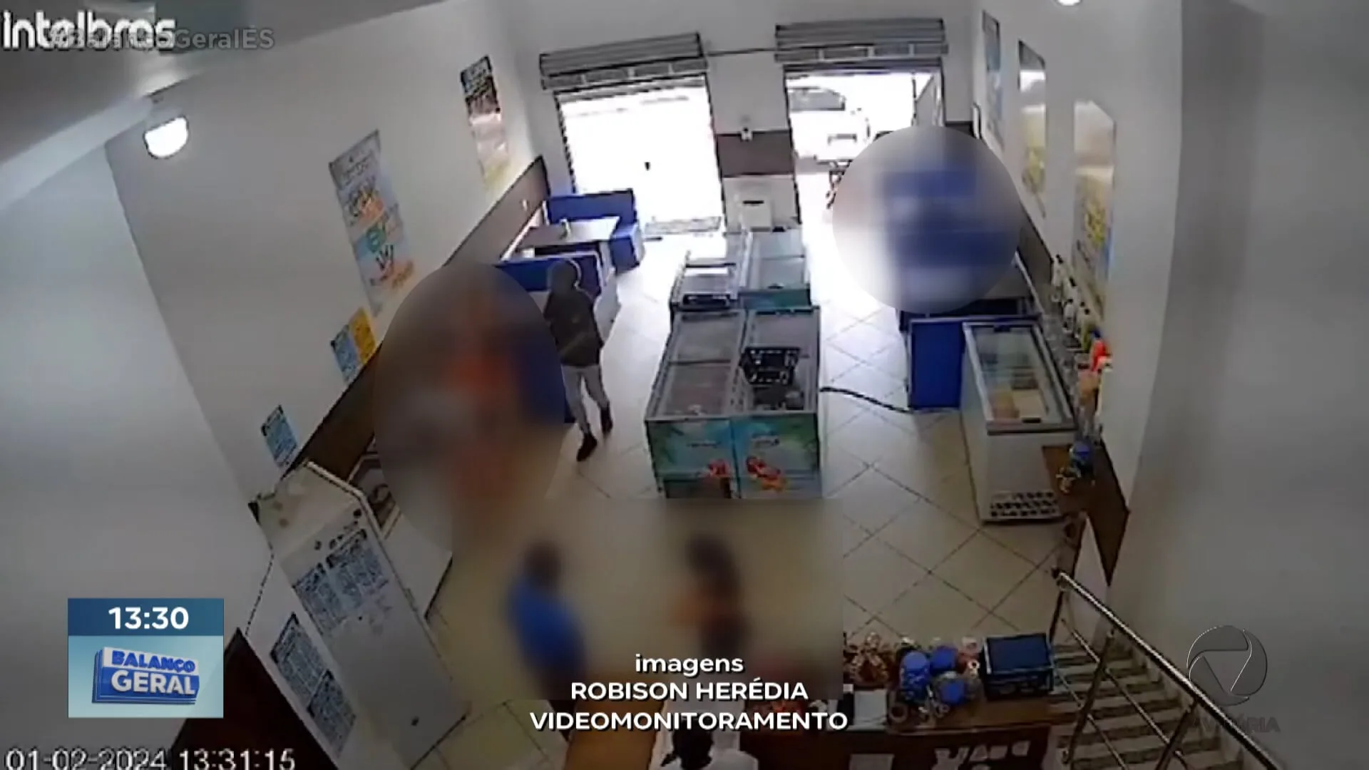 Comerciante é assaltado junto com clientes e bandidos aprontam ainda mais