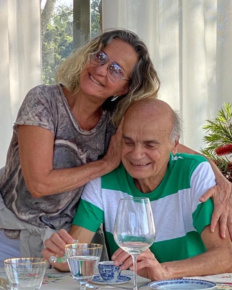 Regina Braga posta foto com o marido, Drauzio Varella, em aniversário