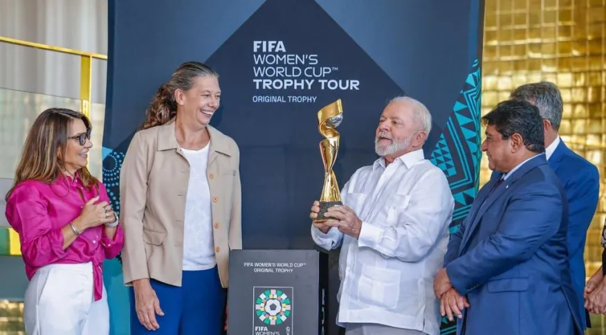 Lula diz que governo pode ajudar CBF a trazer Copa do Mundo feminina em 2027