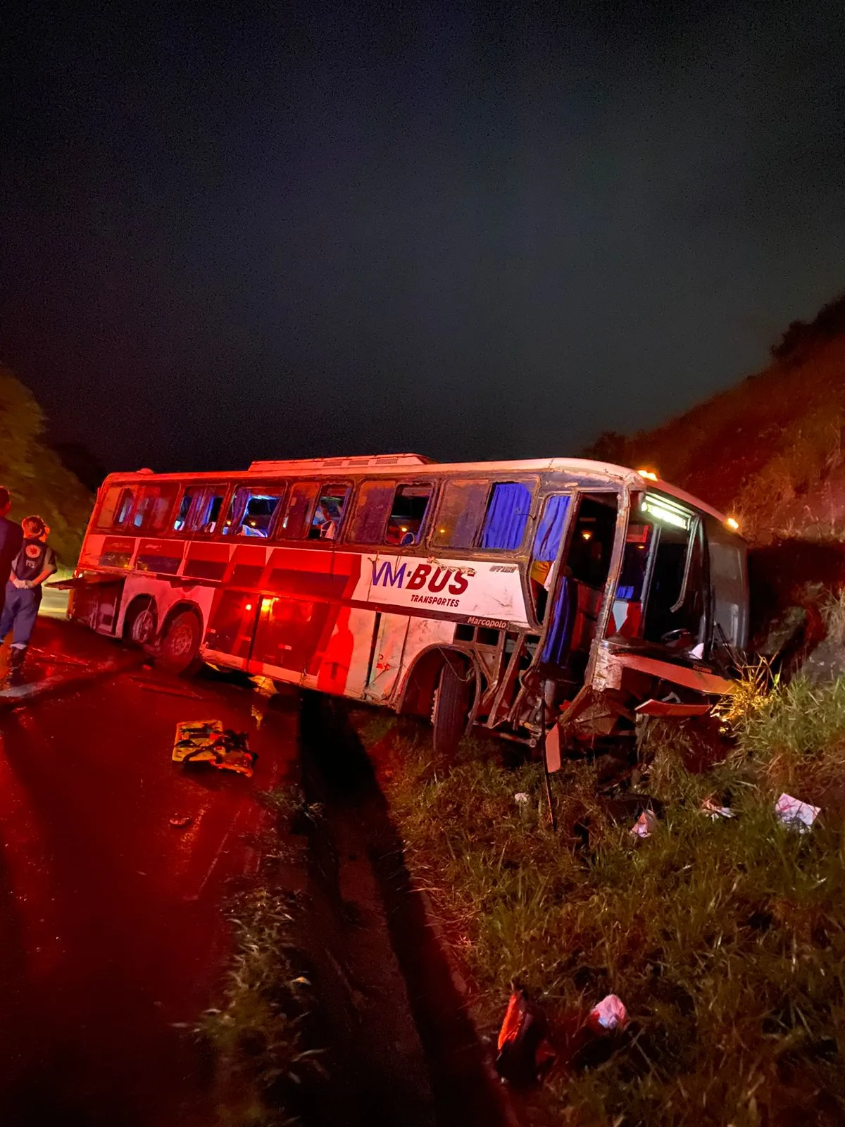 Motorista de ônibus de turismo do ES morre em acidente no Sul da Bahia