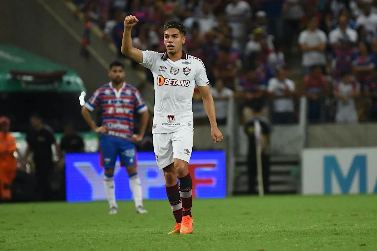 Fluminense faz belo gol, segura pressão do Fortaleza e abre vantagem nas quartas