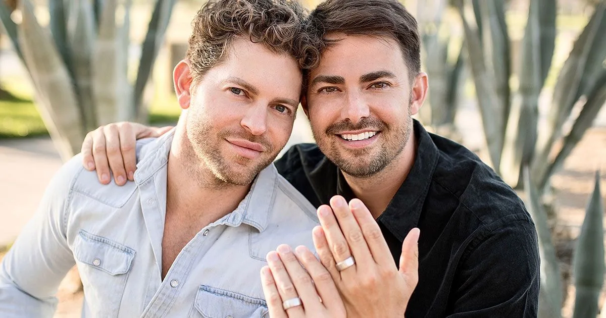 Jonathan Bennett, galã de 'Meninas Malvadas', se casa com Jaymes Vaughan