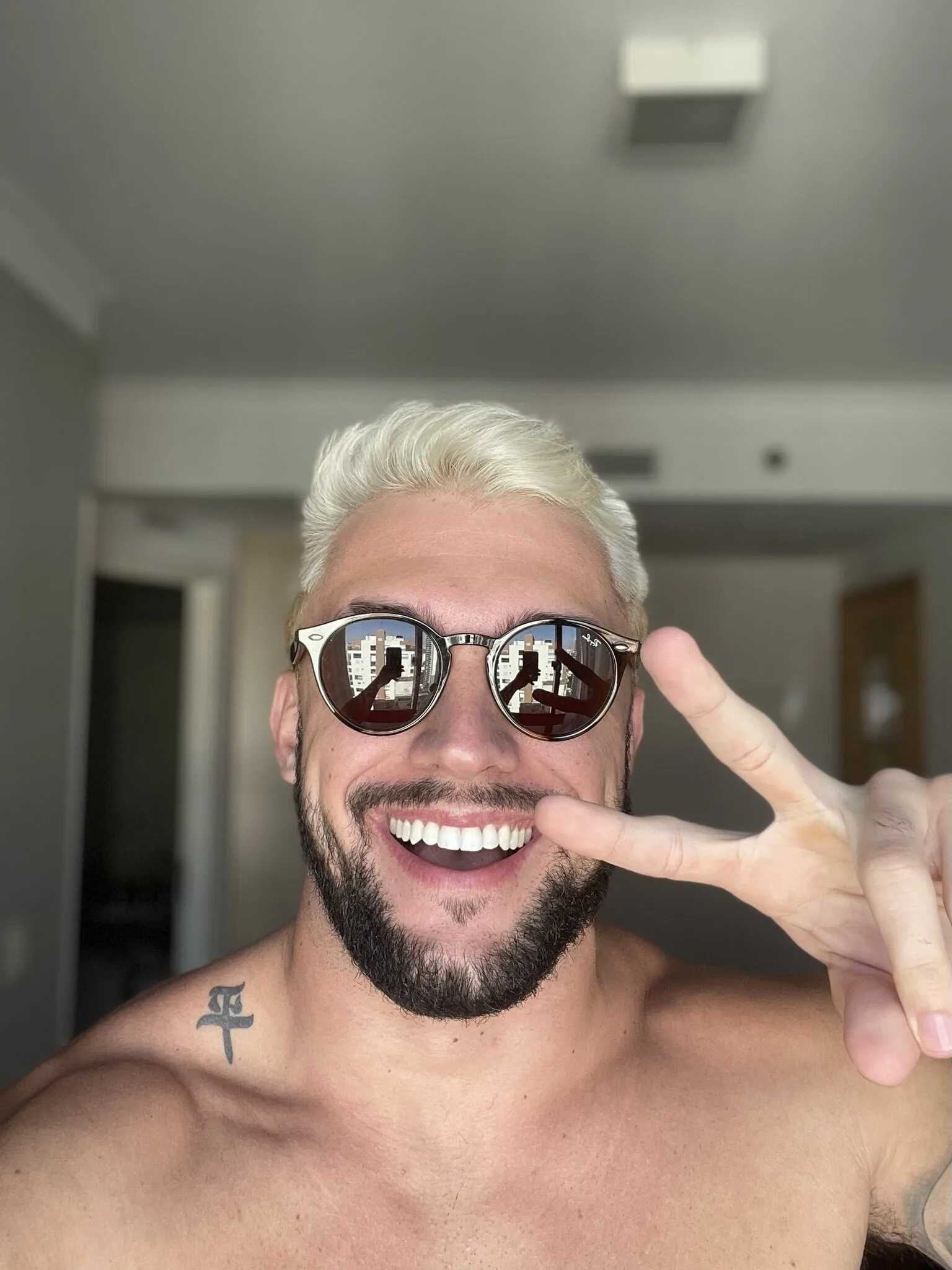 Ex-BBB 21: Capixaba Arthur Picoli exibe novo visual e vira meme nas redes sociais