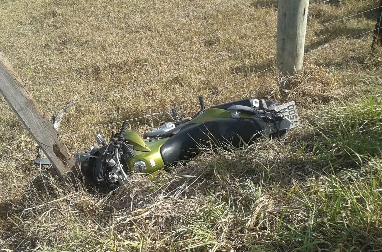 Professora de 51 anos perde controle da moto e morre em Linhares