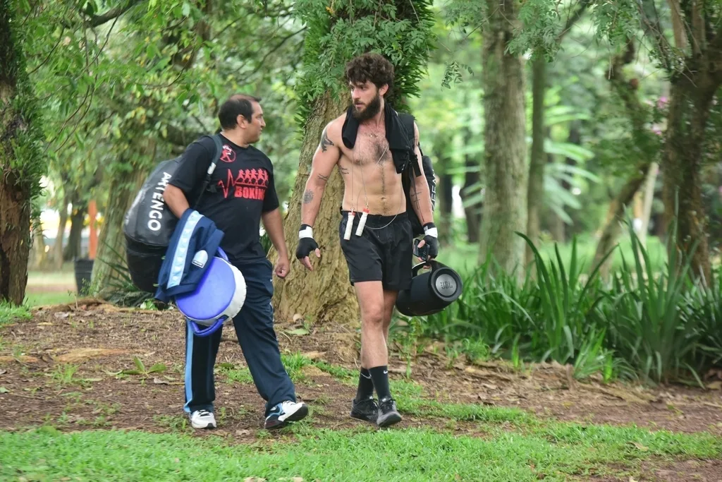 AGN_2294496 – SAO PAULO, BRASIL – *EXCLUSIVO* – Chay Suede mostra boa forma ao treinar boxe em uma praça no bairro de Alto de Pinheiros Pictured: Chay Suede AgNews 11 JANEIRO 2022 BYLINE MUST READ: Leo Franco / AgNews Xico Silva telefone: (21) 98240-2501 email: agnews.fotografia@gmail.com