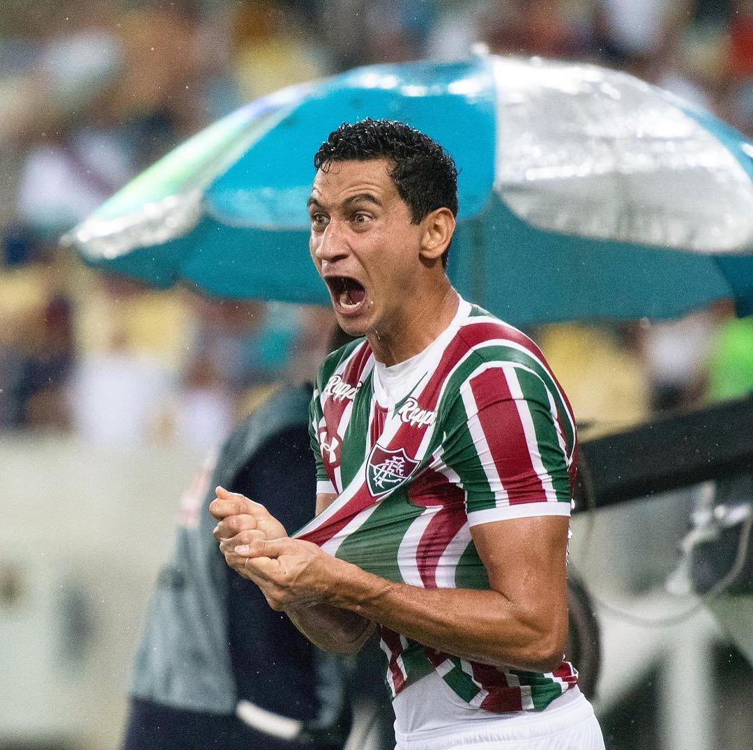 Jogadores do Fluminense comemoram saída da zona de rebaixamento