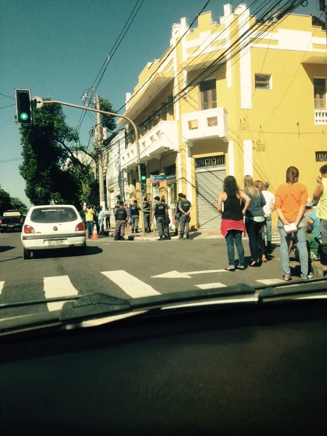 Mulher é assassinada dentro de salão de beleza em Vitória