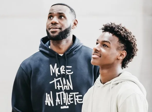 Com peso de comparações, LeBron James Jr. dá passos iniciais no basquete colegial