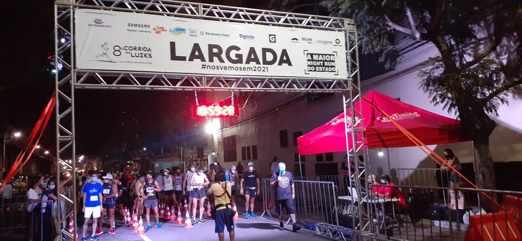 Corrida das Luzes leva emoção e segurança para centenas de atletas